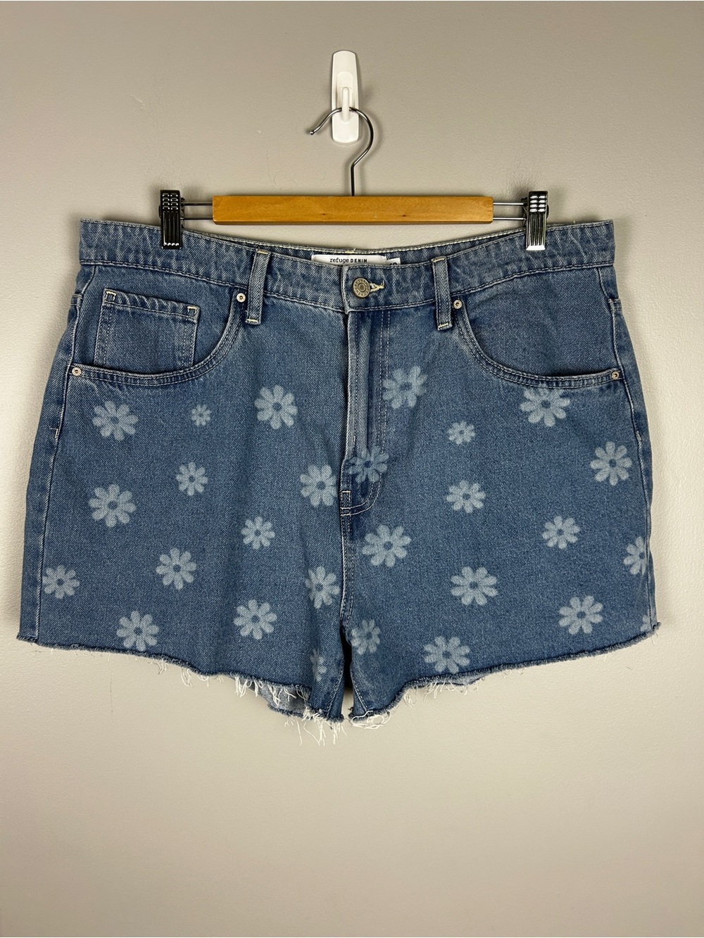 REFUGE Chelsea Denim Daisy Printed Shorts Sz 12/13 High Rise Boho Festival Jorts
